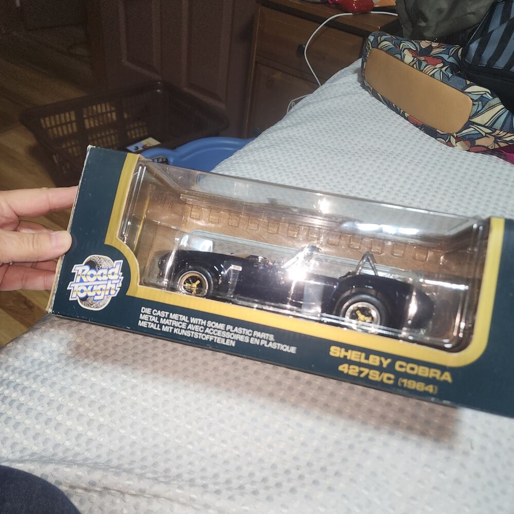 ROAD TOUGH NIB SHELBY COBRA 427 S/C 1864 DIE CAST COLLECTIBLE CAR